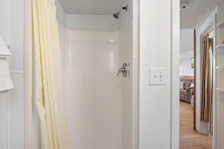 Room 106 of 128
