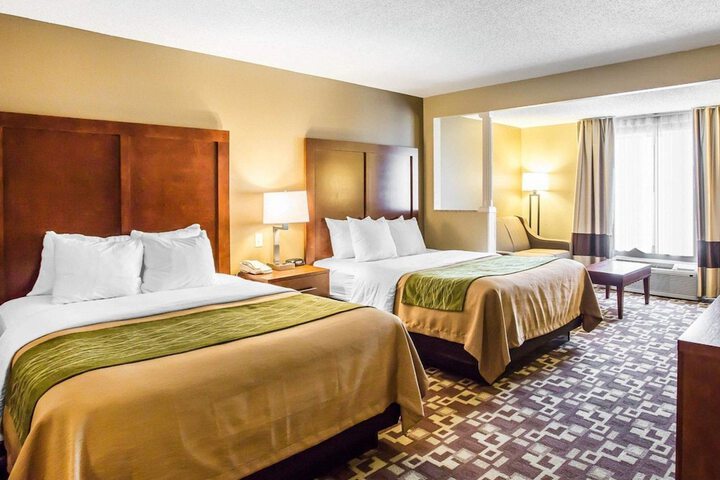 2 Queen Beds Accessible (7 of 10)