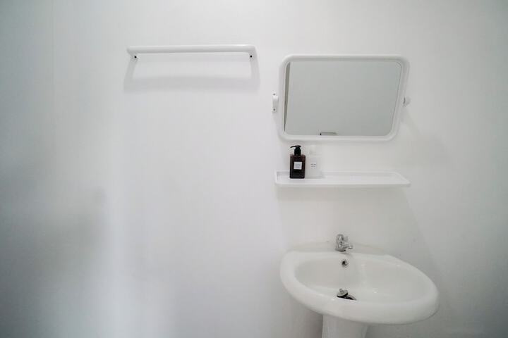 Room 64 of 79