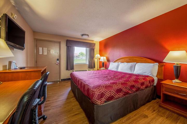 1 King Bed (4 of 6)