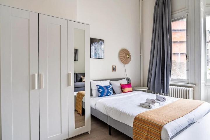 Room 2 of 33