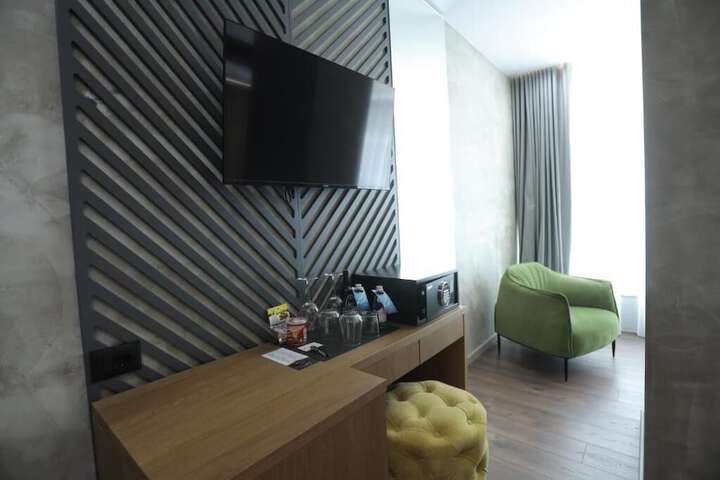 Room 3 of 33