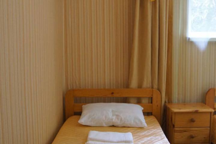 Room 5 of 11