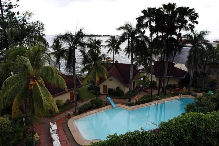 Hotel Pool