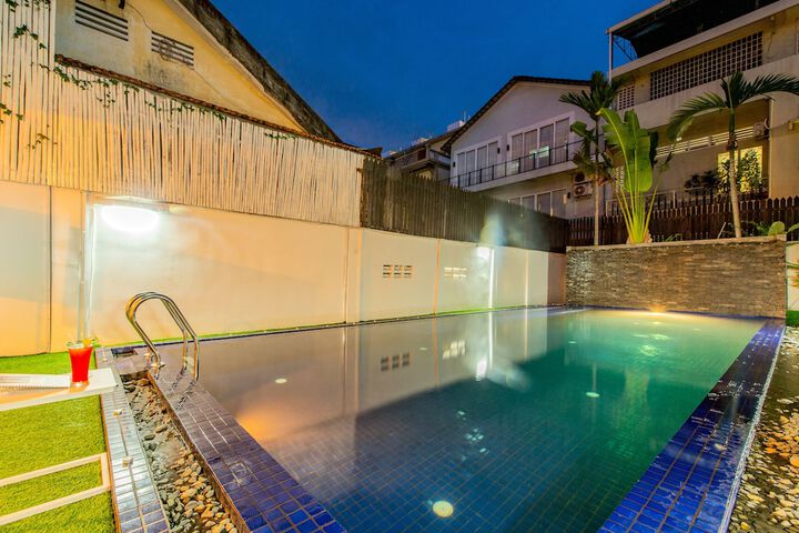 Pool 102 of 160