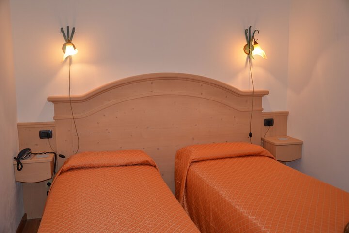 Room 4 of 31