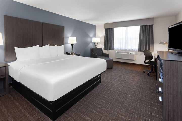 Room 7 of 33