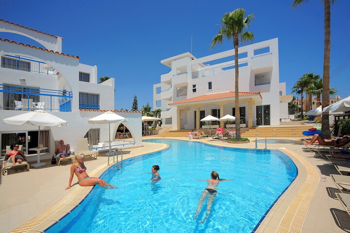 Pool Hotel