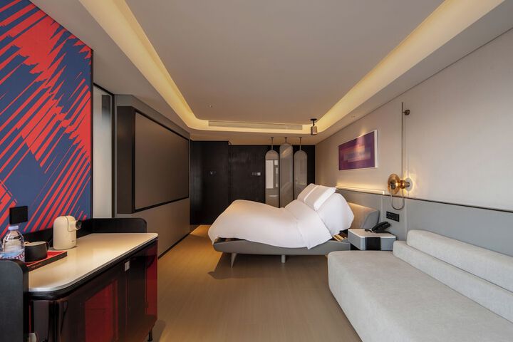 Room 11 of 19