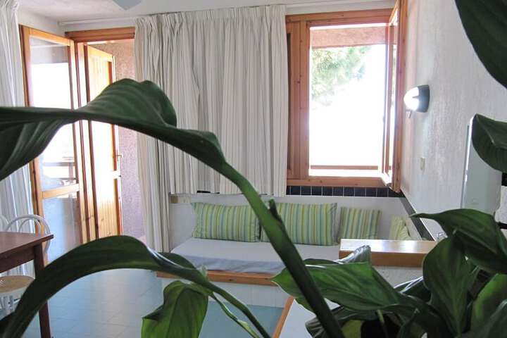 Room 15 of 32