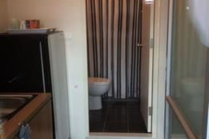 Room 4 of 28