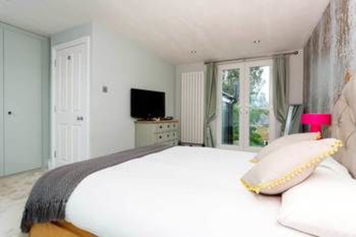 Room 9 of 23