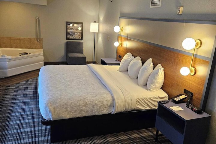 1 King Bed (21 of 34)