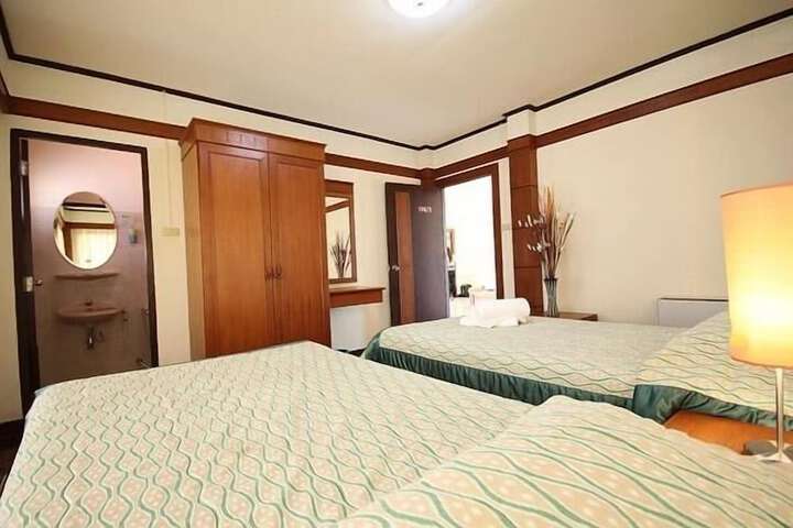 Room 5 of 40