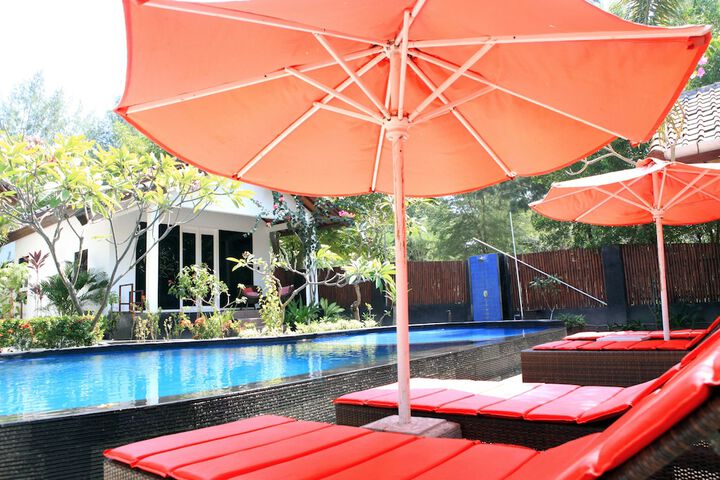 Sundeck 49 of 54