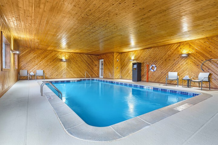 Photo of Holiday Inn Express Hotel & Suites Charlotte by IHG Pool