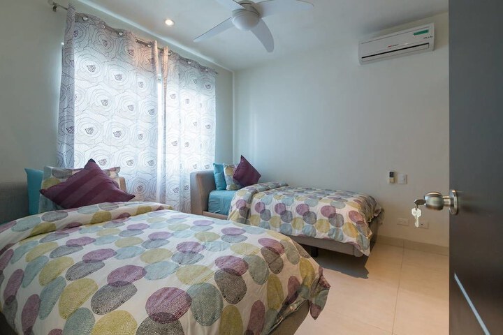 Room 6 of 34