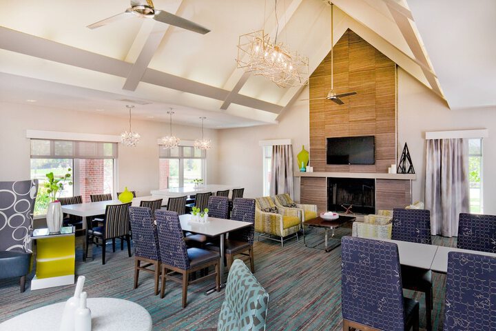 Lobby lounge