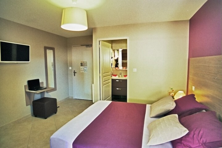 Room 14 of 32
