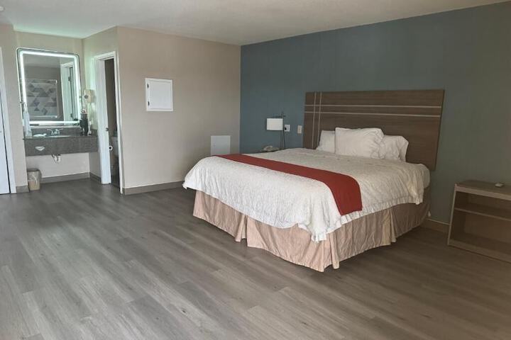 Room 5 of 16