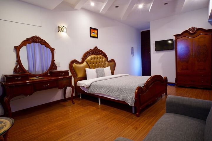 Room 9 of 53