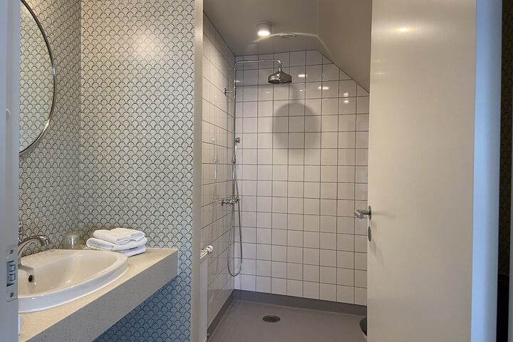Room 167 of 214
