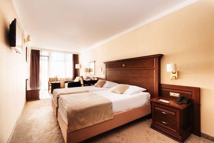 Room 6 of 46