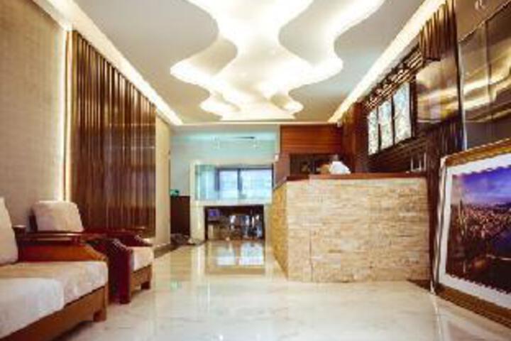 Tianhaige Holiday Hotel (Qingdao Zhanqiao Railway Station)