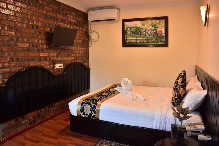 Room 9 of 38