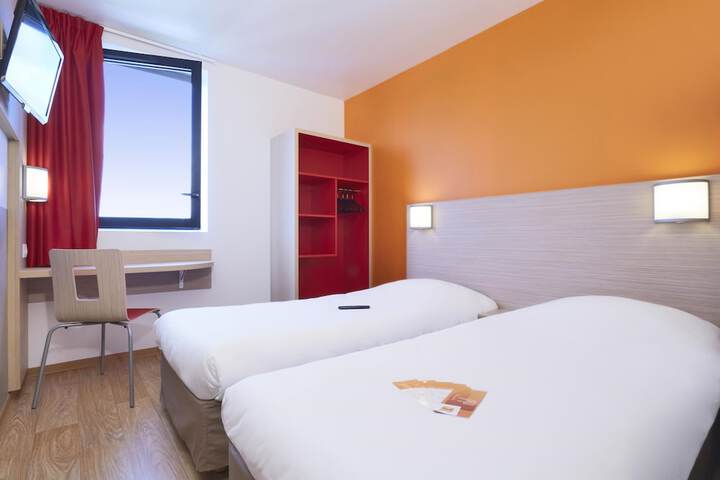 Room 10 of 34