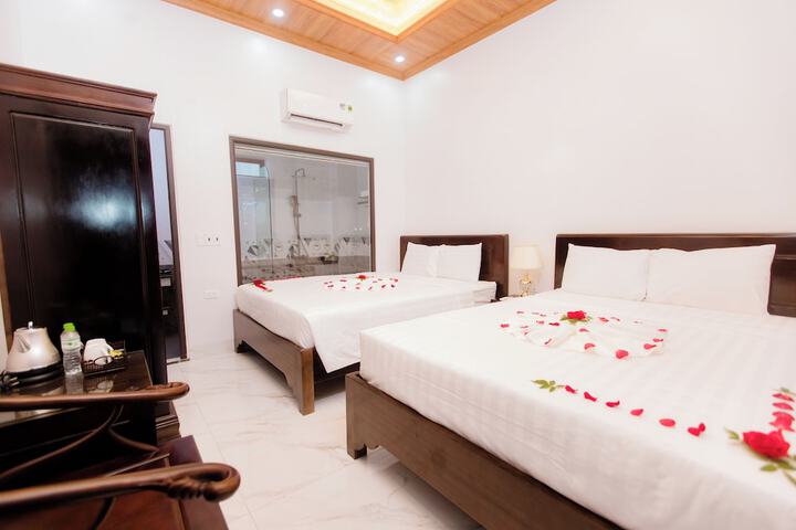 Room 4 of 9