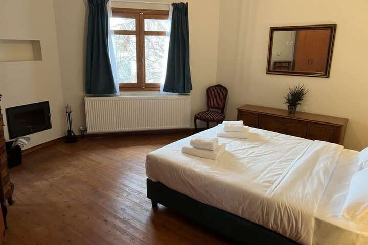 Room 2 of 45