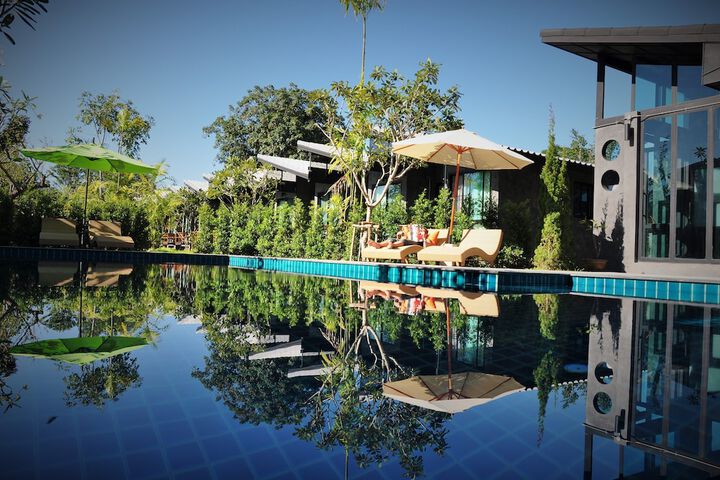 Hotel Pool