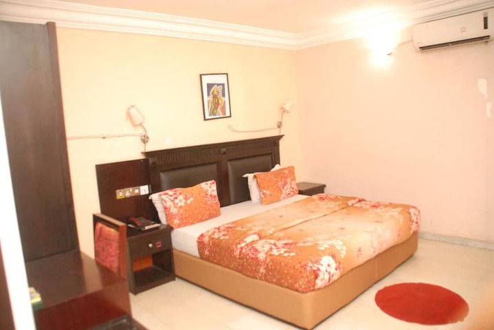 Room 14 of 26