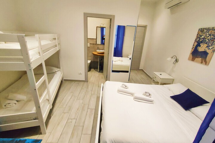 Room 10 of 22