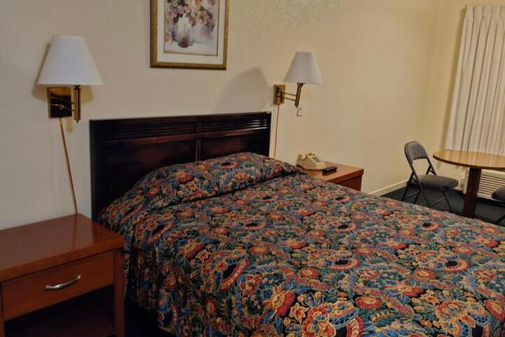 2 Double Beds (4 of 5)