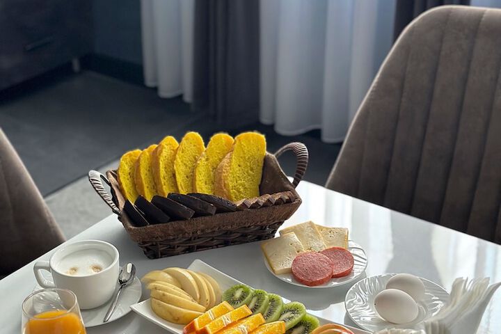 Breakfast/Coffee Service 18 of 25