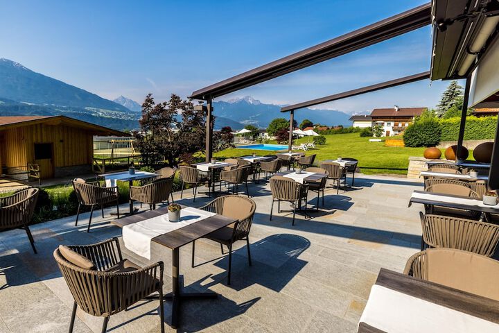 Sundeck 44 of 54