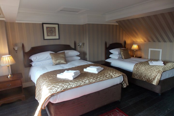 Room 13 of 37