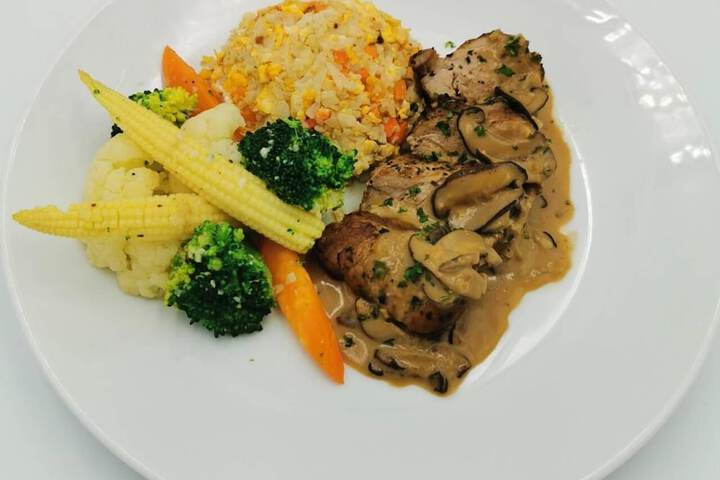 Dining 54 of 65