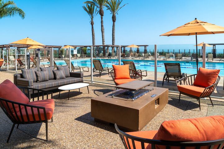 Poolside bar