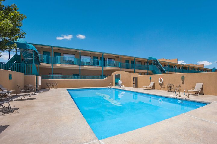 Pools & Facilities