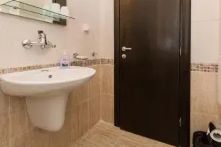 Room 8 of 12