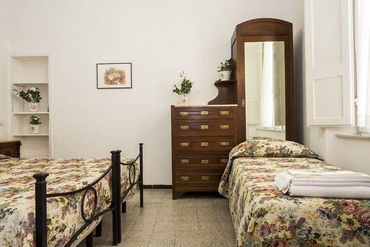 Room 12 of 42