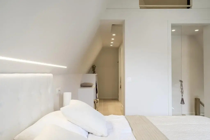 Room 3 of 14