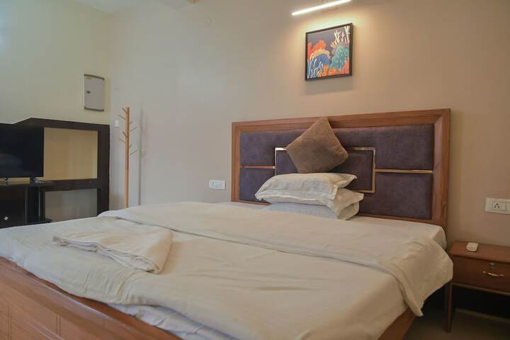Room 5 of 11