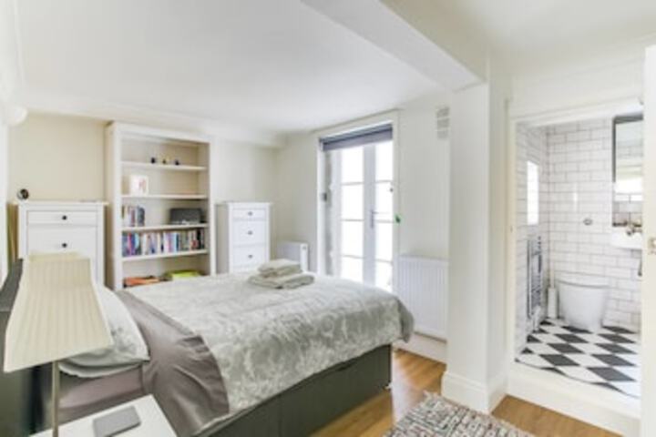 Lovely 1 Bedroom Home W / patio - 4 Guests!
