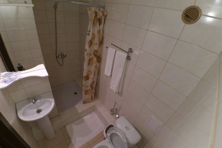 Room 13 of 19