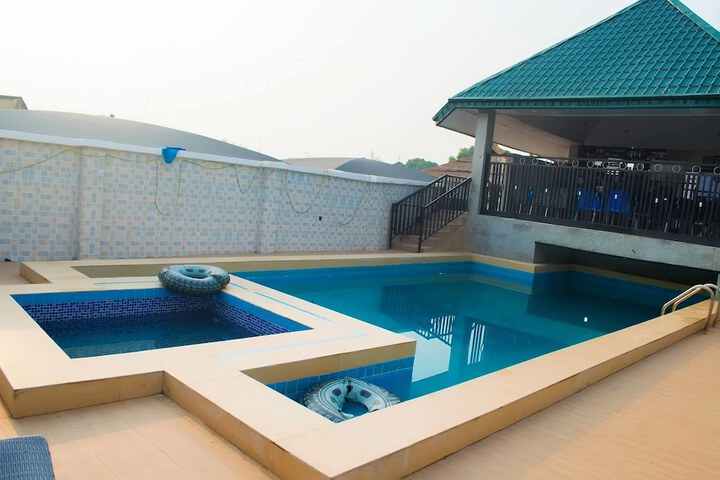 Pool 17 of 25