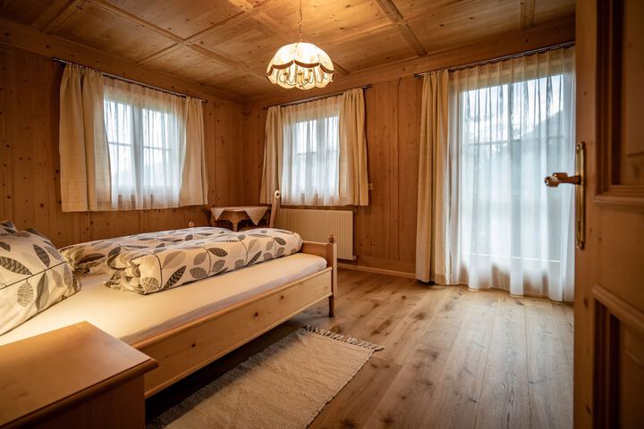 Room 4 of 63